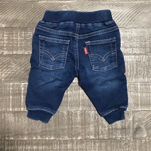 Levi’s. 3 month knit joggers